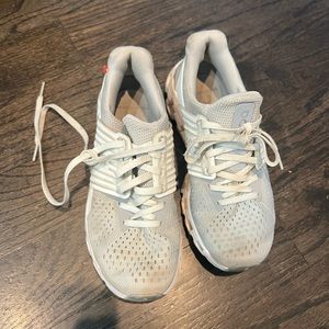 COPY - Women’s On Cloud running shoes. Worn but still a lot of life left in the…